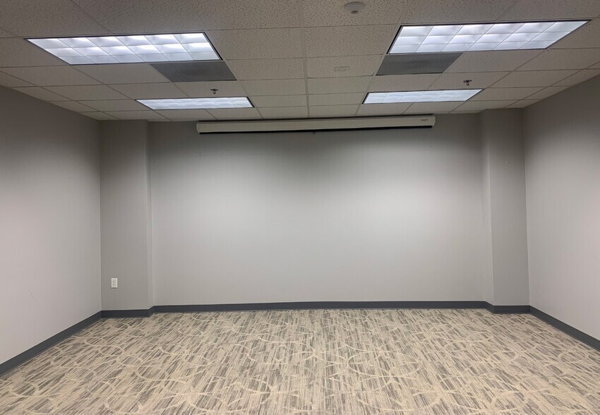 More Photos Of 311-327 Providence Rd, Chapel Hill Office For Lease