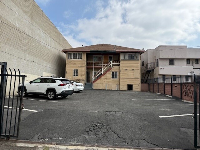 More Photos Of 809-811 S Vermont Ave, Los Angeles General Retail For Sale
