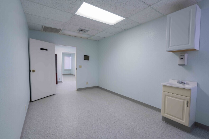 More Photos Of 2627 W Florida Ave, Hemet Office For Sale