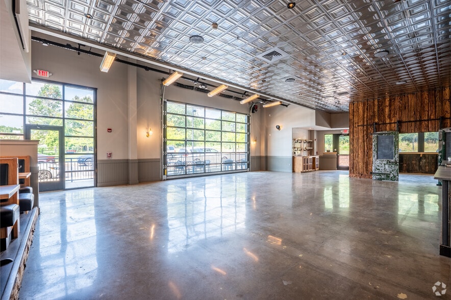 More Photos Of 1581-1593 Main St, Warrington Unknown For Lease