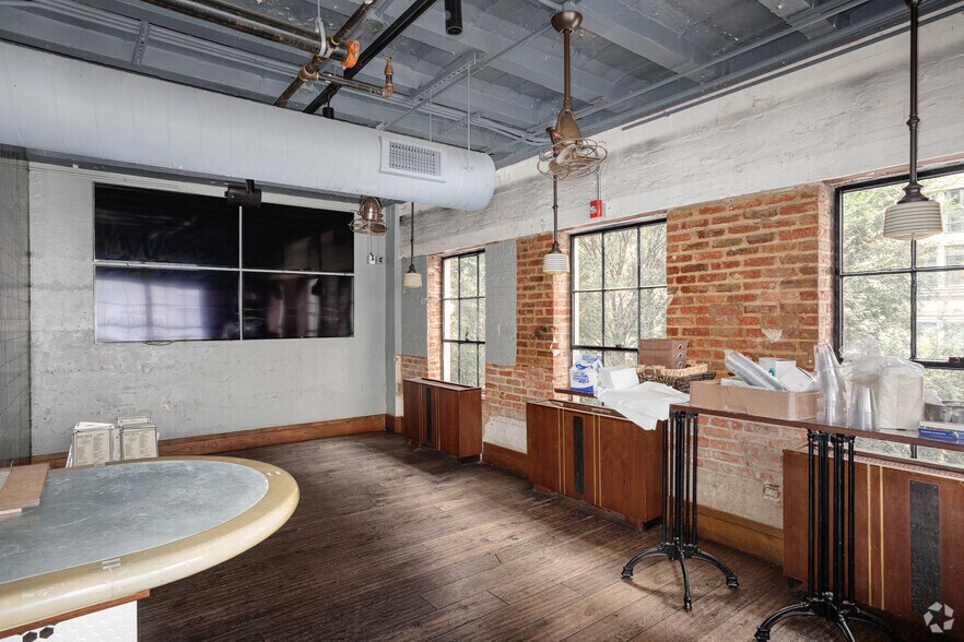 More Photos Of 717 6th St NW, Washington Bar For Lease