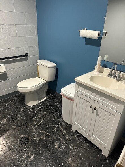 More Photos Of 1303 S Schoolhouse Rd, New Lenox Warehouse For Lease