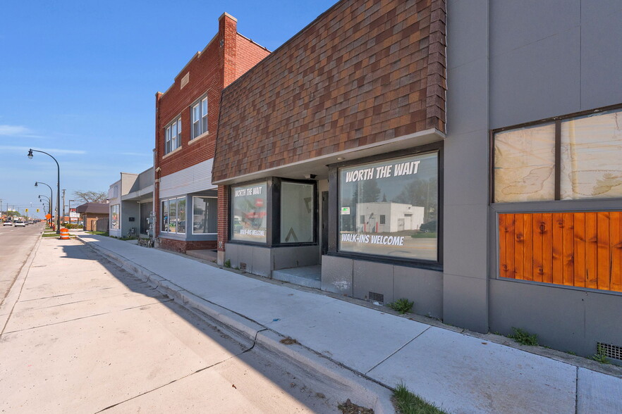 More Photos Of 16906 E Nine Mile Rd, Eastpointe Storefront For Sale