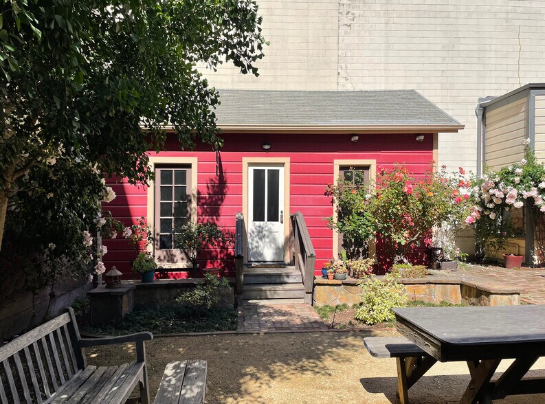 Primary Photo Of 1960 University Ave, Berkeley Medical For Lease