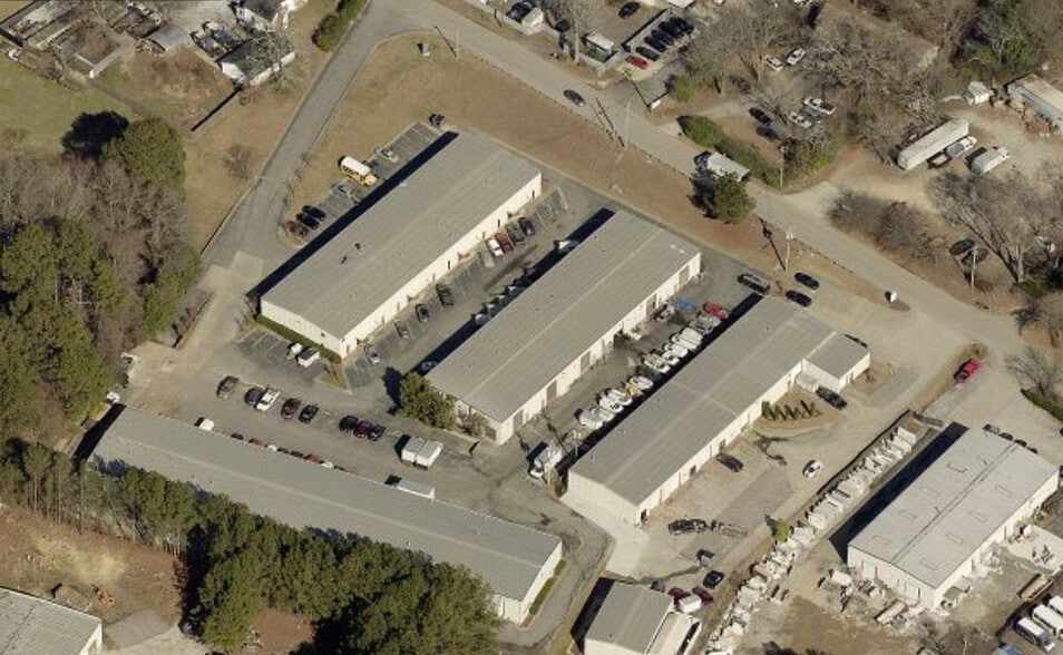 More Photos Of 450 S Cemetery St, Norcross Warehouse For Lease