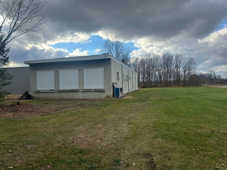 More Photos Of 57582 N Main St, Three Rivers Flex For Lease