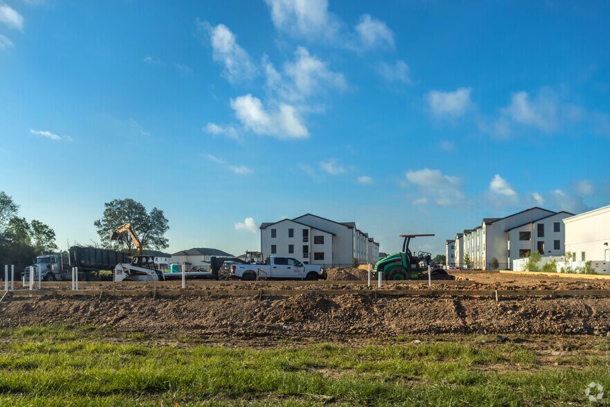 More Photos Of 15221 Spencer Rd, Houston General Retail For Lease