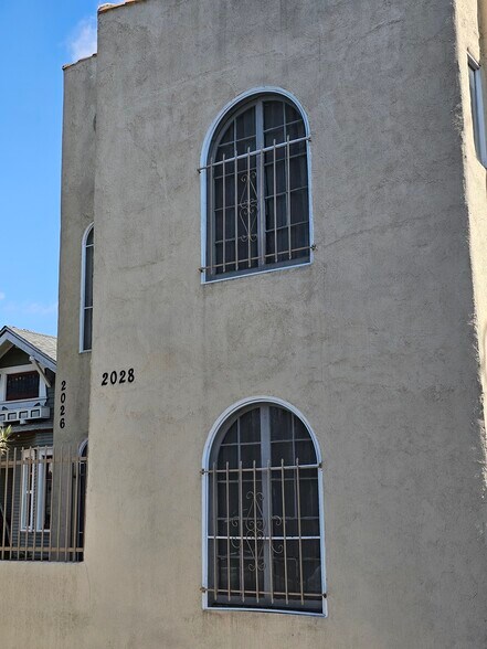 More Photos Of 2026 W 30th St, Los Angeles Apartments For Sale