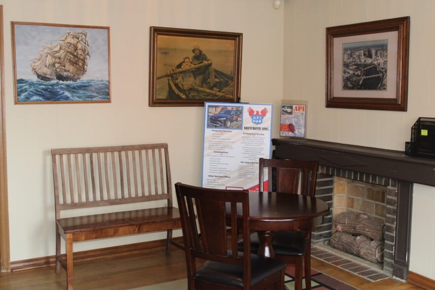More Photos Of 867 High St, Worthington Office For Lease