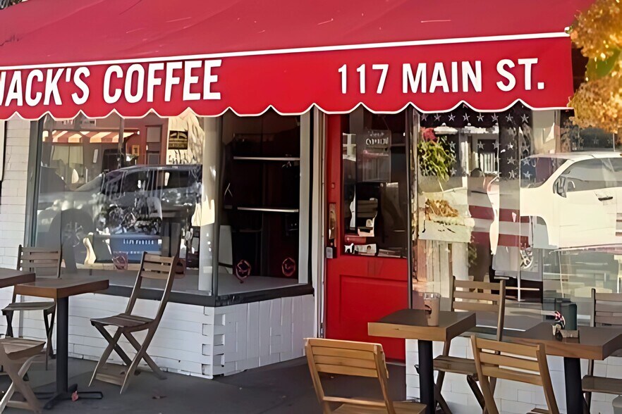 More Photos Of 117 Main St, Sag Harbor Storefront Retail Residential For Sale