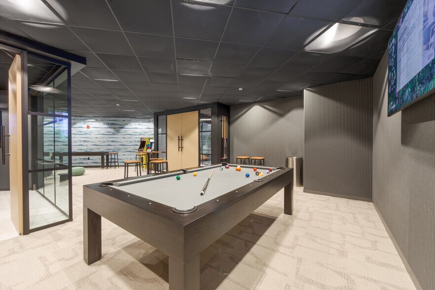 More Photos Of 200 W Madison St, Chicago Office For Lease