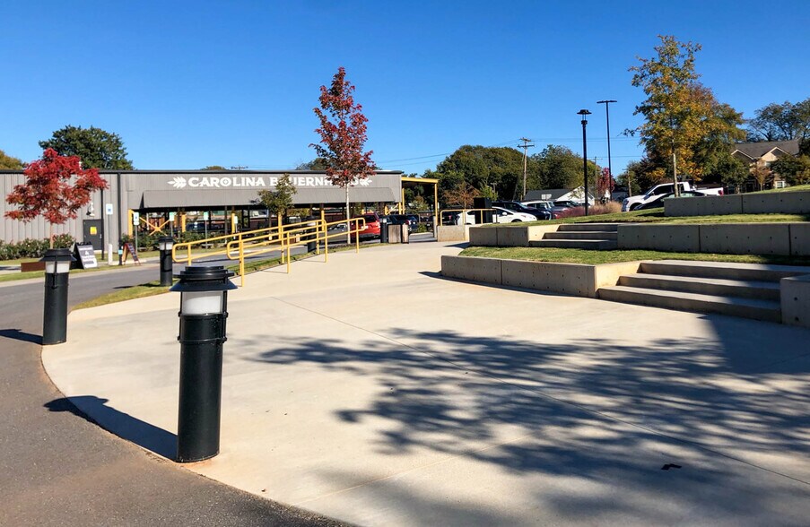 556 Perry Ave, Greenville, SC 29611 Retail For Lease