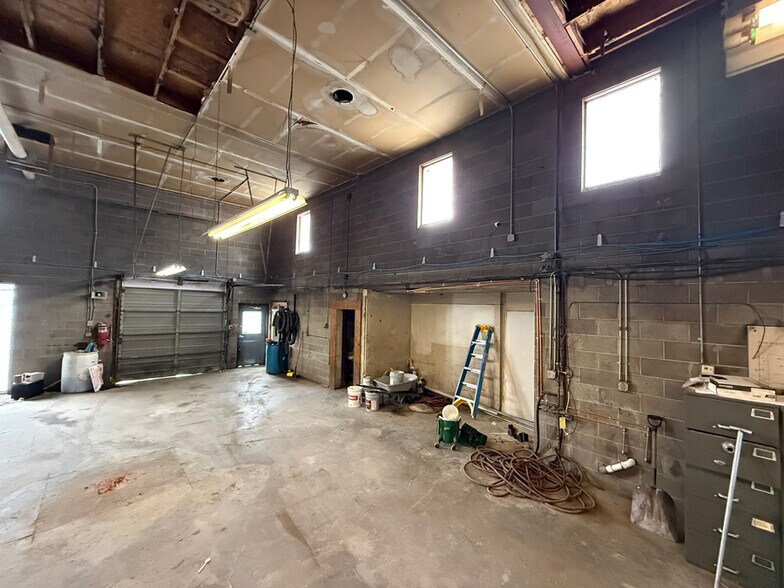 More Photos Of 5900 W Colfax Ave, Denver Auto Dealership For Lease