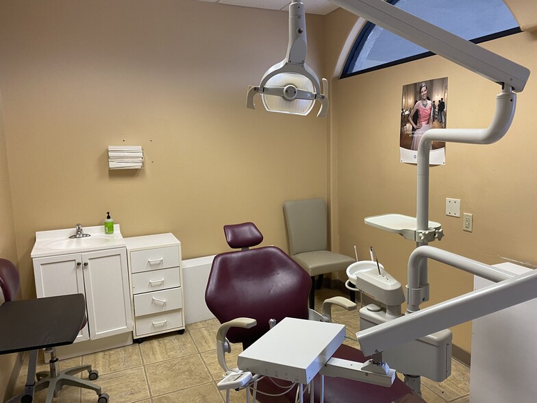 More Photos Of 1001 S FM-270, League City Unknown For Lease