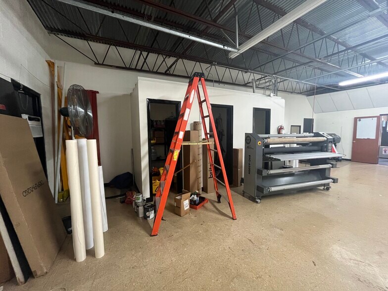 More Photos Of 10646 Gulfdale St, San Antonio Unknown For Lease