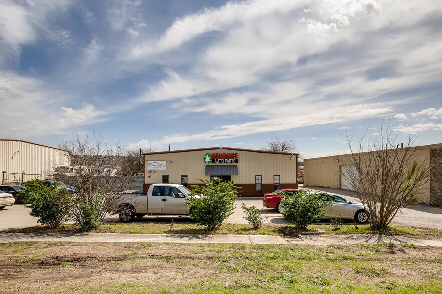 More Photos Of 13734 Lookout Rd, San Antonio Light Manufacturing For Lease