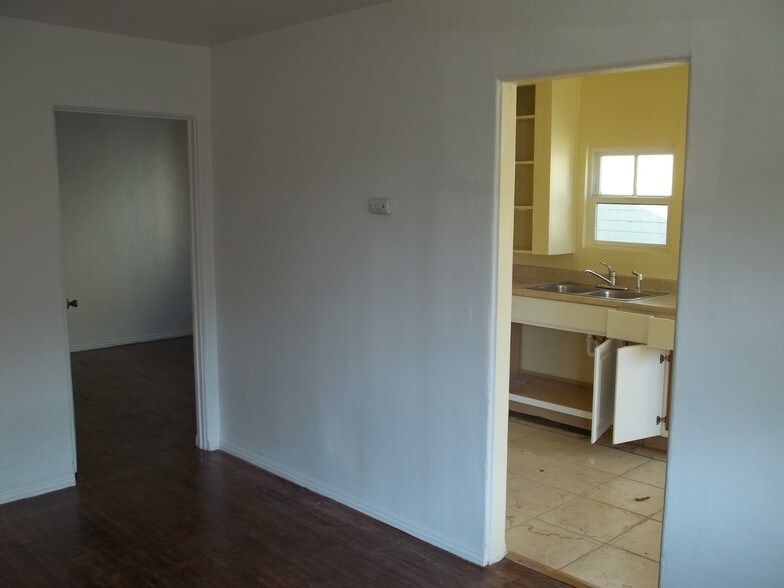More Photos Of 2208 Lake St, Bakersfield Apartments For Sale