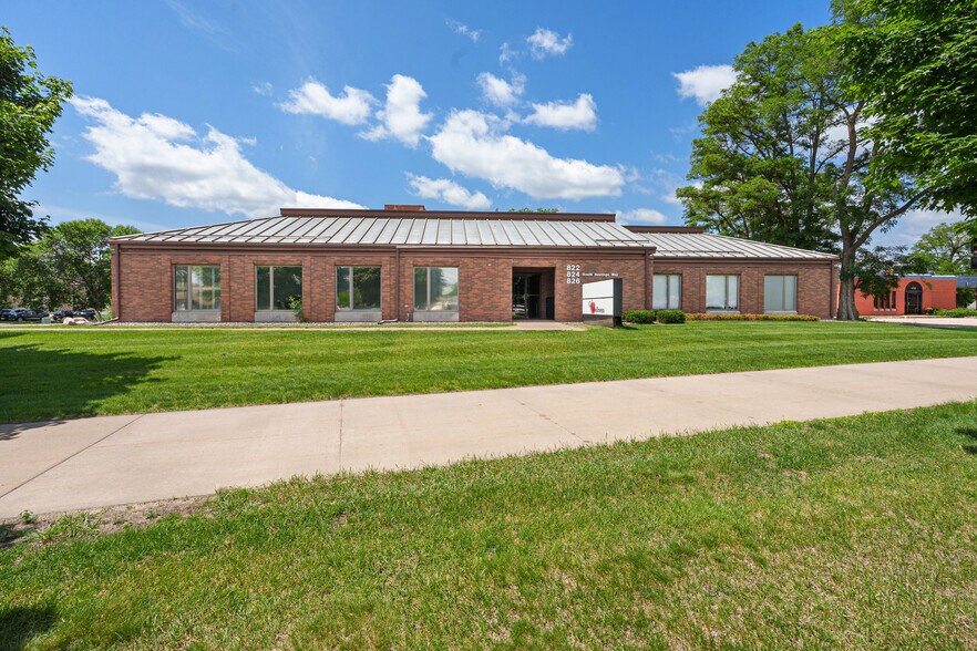 More Photos Of 822-826 S Hastings Way, Eau Claire Medical For Sale