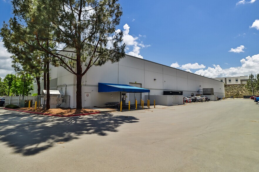 More Photos Of 26235 Technology Dr, Valencia Warehouse For Lease