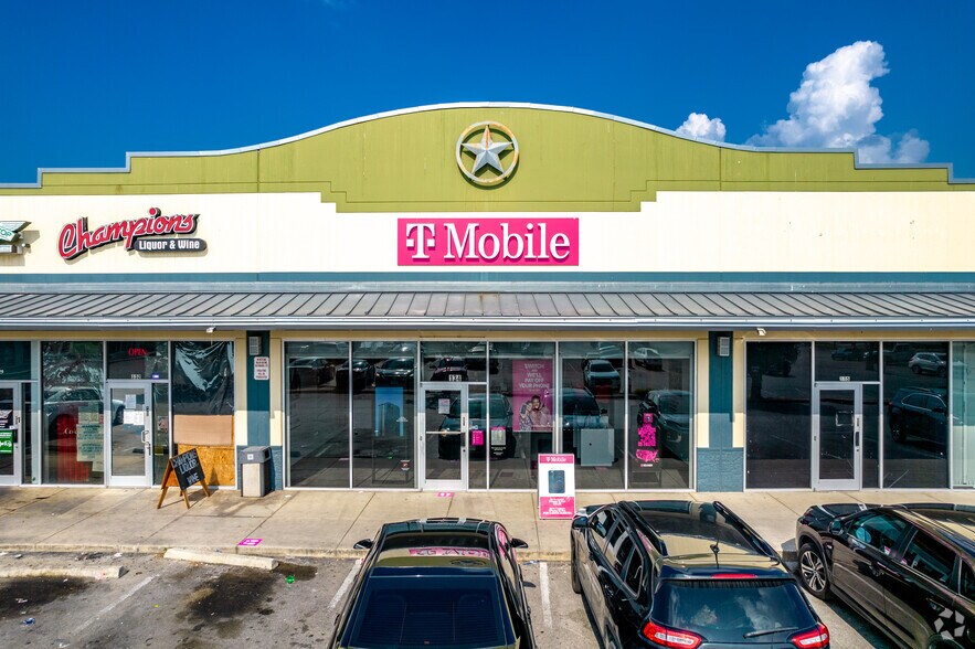 More Photos Of 2000 SE Loop 410, San Antonio Unknown For Lease