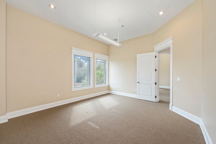 More Photos Of 3201 Heritage Plantation Blvd, Laurel Hill Office For Sale