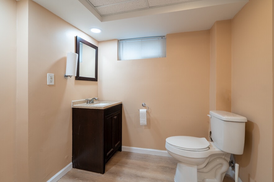 More Photos Of 240 S Buchanan St, Edwardsville Office For Sale