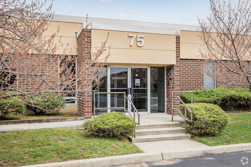 More Photos Of 75 Oxford Dr, Moonachie Warehouse For Lease