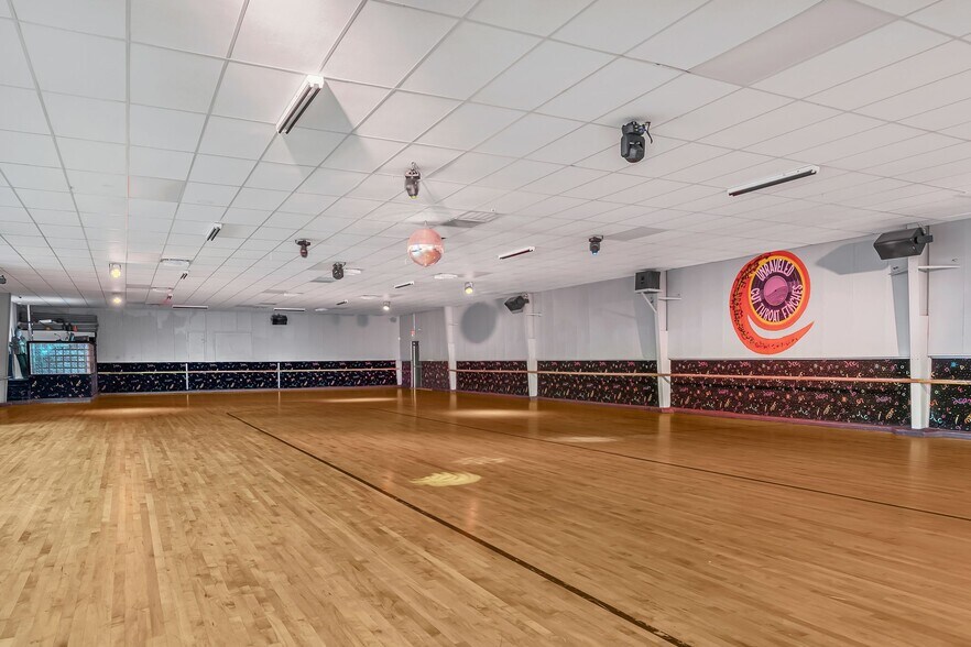 More Photos Of 7628 Corina Dr, Fort Worth Skating Rink For Sale