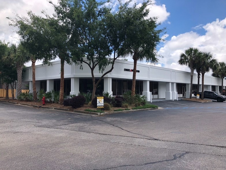 More Photos Of 603 Johnnie Dodds Blvd, Mount Pleasant Unknown For Lease