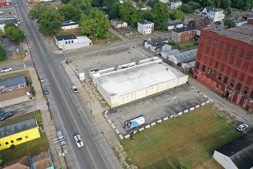 More Photos Of 2421 W Market St, Louisville Freestanding For Sale