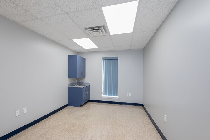 More Photos Of 411 Commerce Ln, West Berlin Medical For Sale