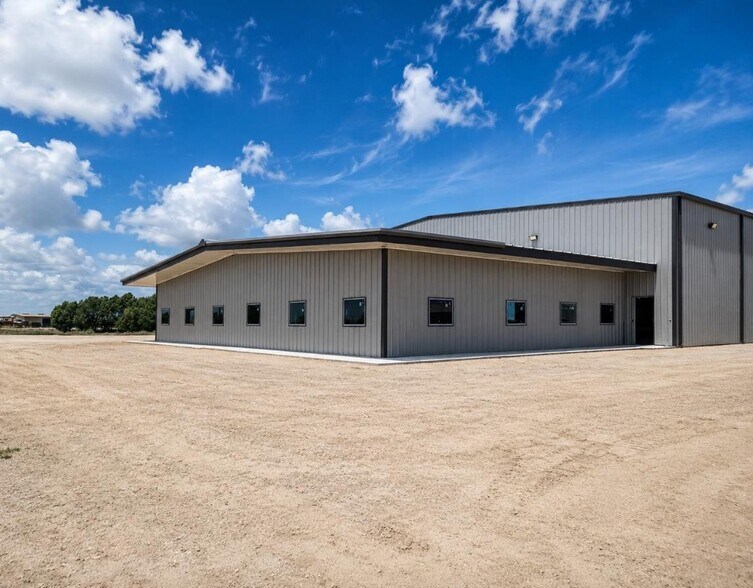 More Photos Of 236 Industrial Park Dr, Victoria Warehouse For Sale
