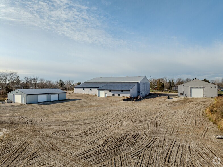 More Photos Of 140 Elizabeth St, Lambton Shores Distribution For Lease