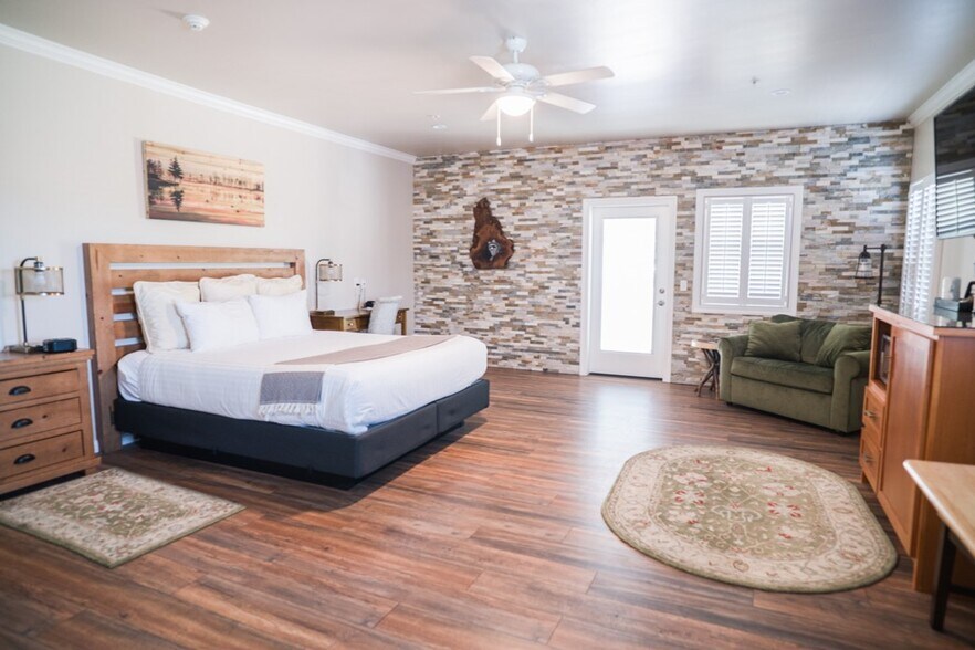 More Photos Of 210 N Auburn St, Grass Valley Hotel For Sale