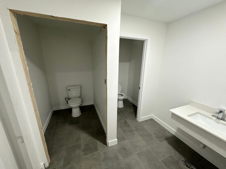 More Photos Of 555 S 3rd St, Terre Haute General Retail For Sale