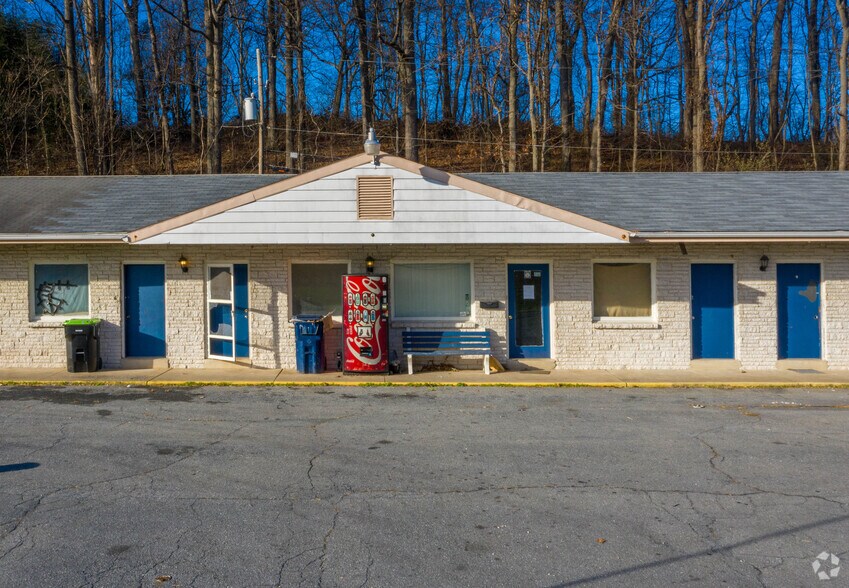 More Photos Of 4221 Stiegel Pike, Newmanstown Hotel For Sale