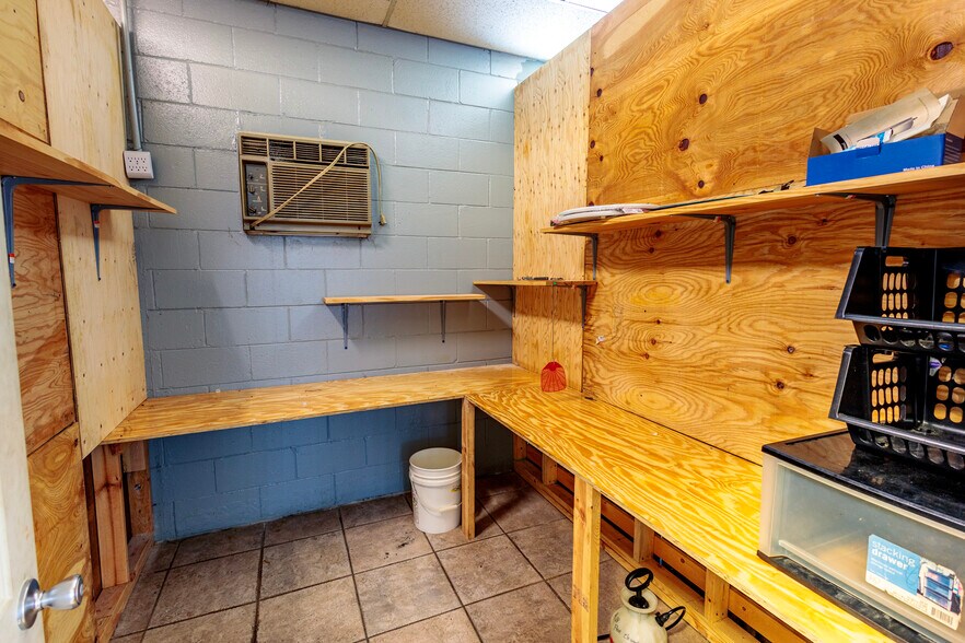 More Photos Of 15908 Main St, Town Creek General Retail For Sale