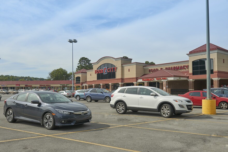 More Photos Of 2119-2139 E Broadway Ave, Maryville Unknown For Lease