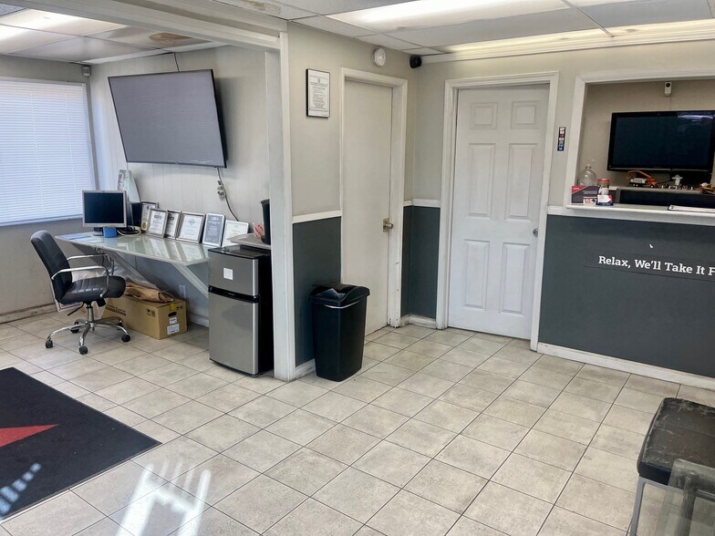 More Photos Of 1750 Daisy Ave, Long Beach Auto Repair For Lease