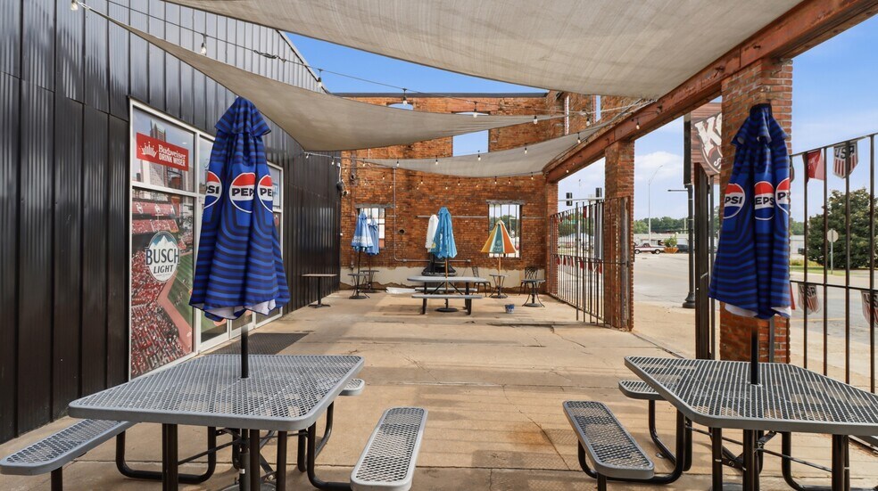 More Photos Of 409 Washington Ave, West Plains Flex For Sale