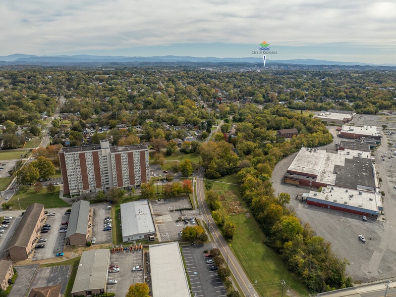 More Photos Of 4440 Walker Blvd, Knoxville Flex For Sale