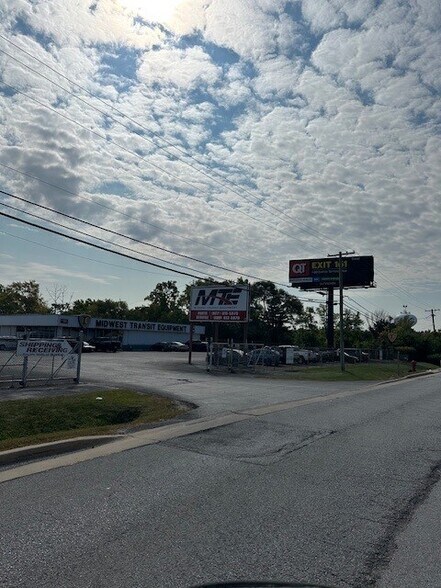 More Photos Of 16725 Van Dam Rd, South Holland Auto Repair For Lease
