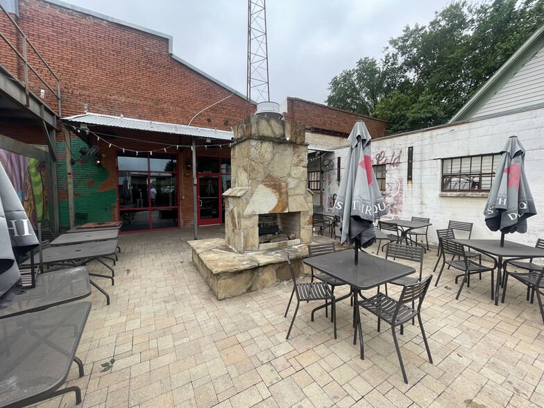 More Photos Of 217 E Hickory St, Denton Restaurant For Lease