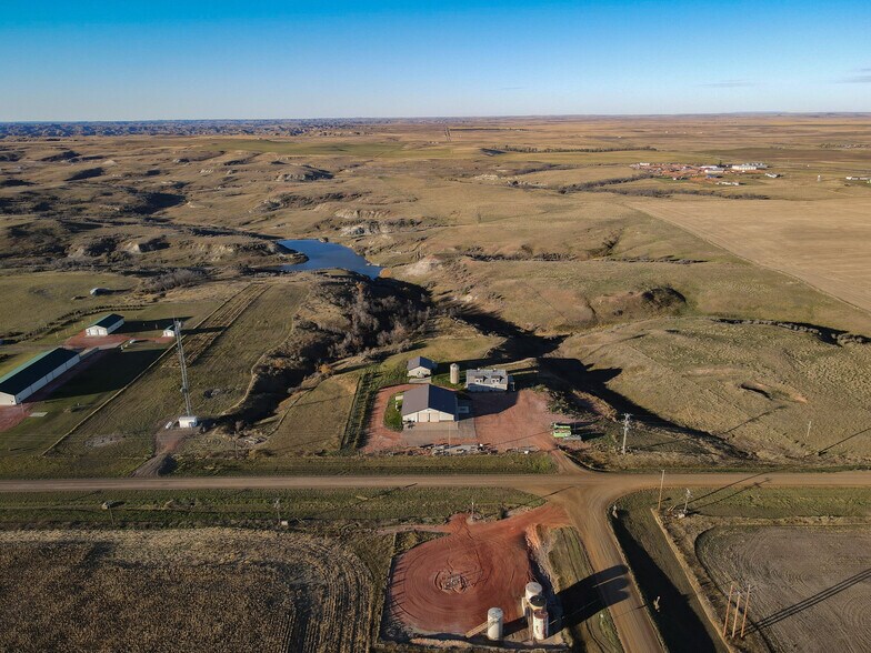 More Photos Of 13603 38th St SW, Belfield Flex For Lease