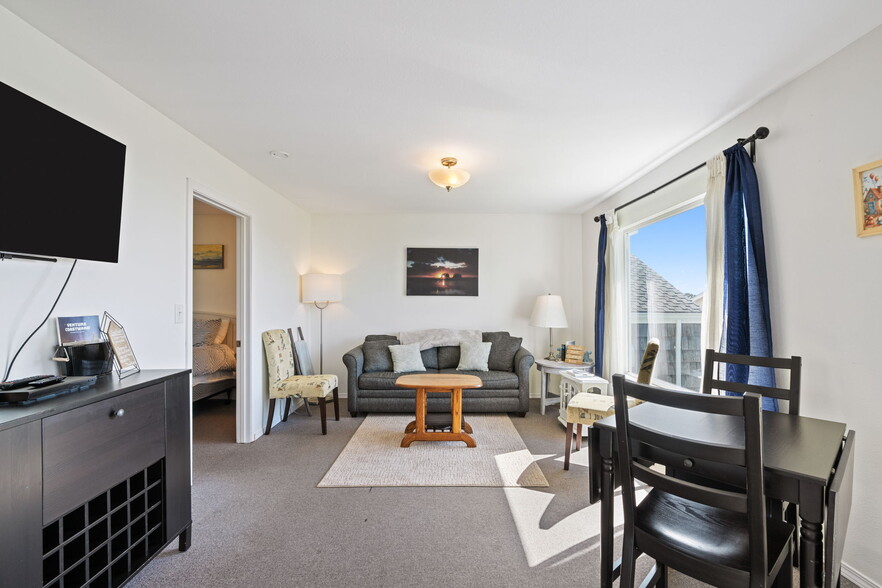 More Photos Of 259 S Pacific St, Rockaway Beach Specialty For Sale