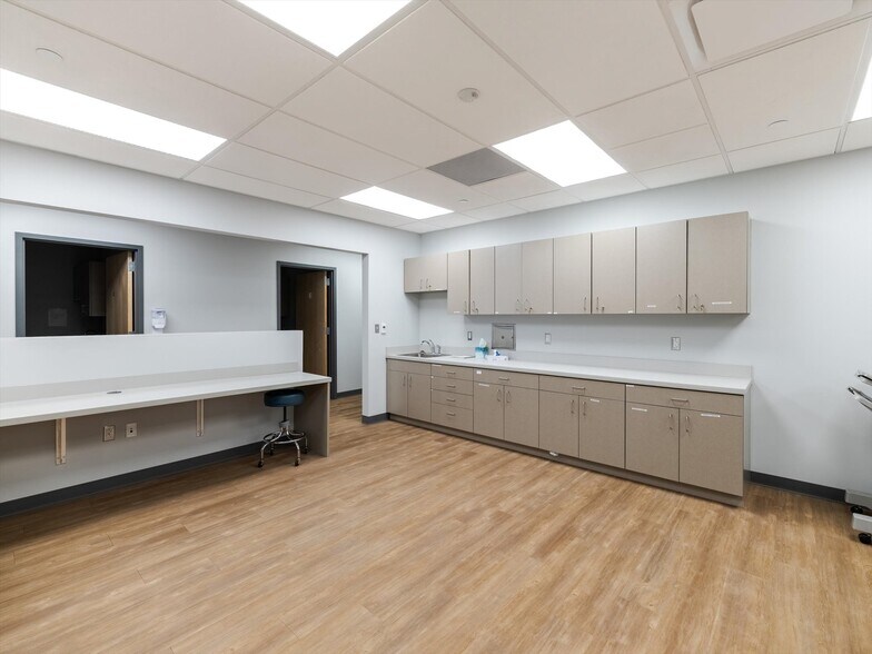 More Photos Of 520 W Roosevelt Blvd, Philadelphia Medical For Sale