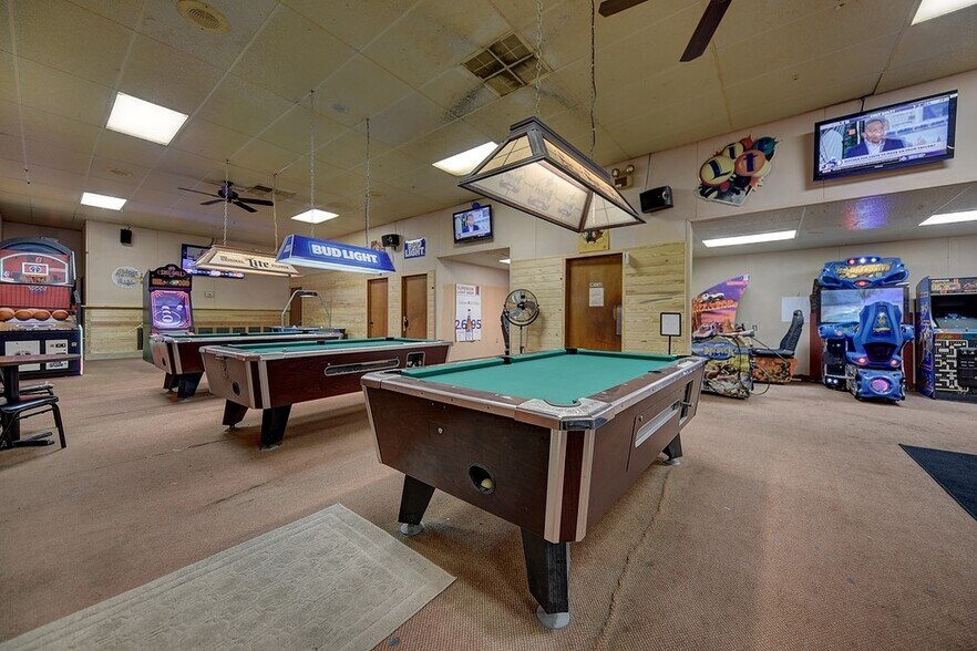 More Photos Of 233 College St, Schulenburg Sports And Entertainment For Sale