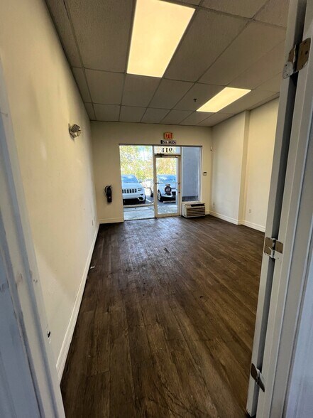 More Photos Of 3945 Tollhouse Dr, Naples Warehouse For Lease