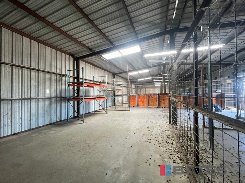 More Photos Of 800 NW McKinney St, Rice Showroom For Sale