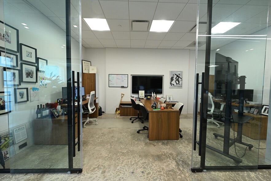 More Photos Of 2319 N Miami Ave, Miami Office For Lease